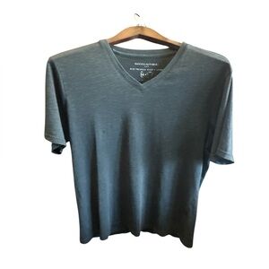 Banana Republic Women’s Large V-Neck Tee in Dark Gray Casual Every Day T-Shirt